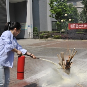 消防安全演练进社区