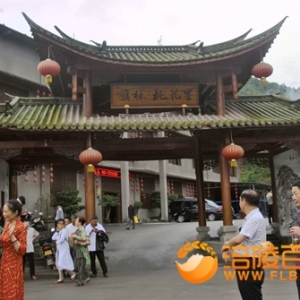 民族文化浓厚—旗栎桃花里山庄