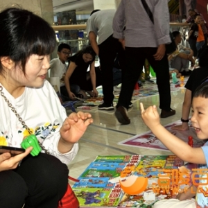 涪陵：少幼儿千人爱心义卖