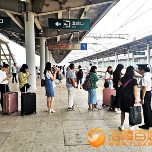 国庆发送旅客59.9万人
