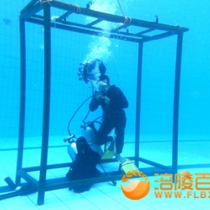 武警船艇水下练备战忙