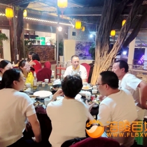 涪陵舒家大院火锅请7名援鄂医务人员品尝火锅
