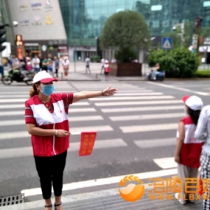 母女俩的红十字志愿者