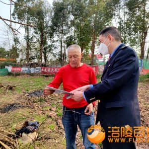 铁路安全宣讲进农村田间地头