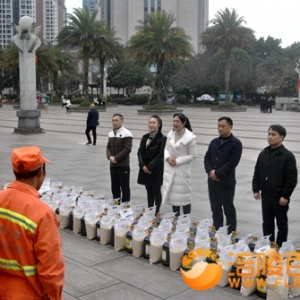 敦仁街道领导张莉慰问环卫人员