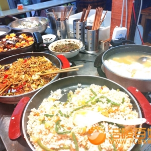 泽胜广场10元餐包您吃饱